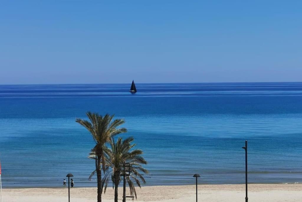 Lujoso Apartamento En Primera Linea De Playa Alicante Exteriör bild